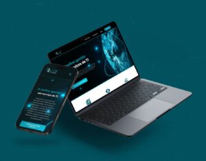 Fundo azul claro com padrões de pontos e traços com um MacBook à dirieta levemente inclinado e na tela mostrando o site institucional da empresa de consultoria em TI ITSM Consulting. Na esquerda um iPhone levemente inclinado mostrando a versão mobile do site institucional da empresa de consultoria em TI ITSM Consulting.